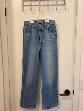 Levi's Women's Straight Leg Jeans - Medium Blue Wash